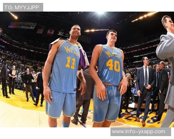 保罗助攻表现出色大洛三分精准记者称二人依然具备首发实力